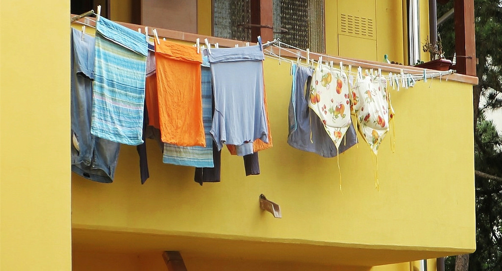Con estos 13 tendedores, tender la ropa en el interior de tu casa no será  un problema