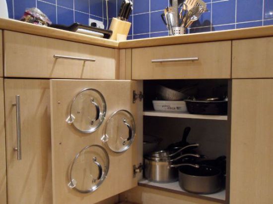 Orden en la cocina: cómo organizar sartenes, ollas, bandejas, tuppers y  sus tapas (sí: se puede)