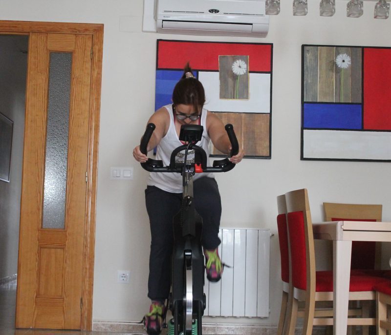 Cecotec - Con la Bicicleta indoor UltraFlex 25, practica