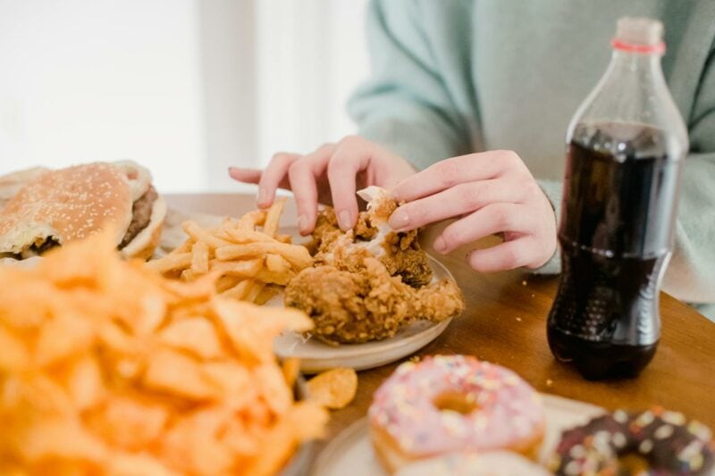 Cubo gratis pollo de KFC